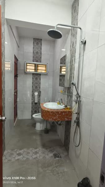 2-storey Terraced House for Rent in Bangsar Baru (Bangsar) - Daljit Kumar - Bathroom - PropertyGuru.com.my
