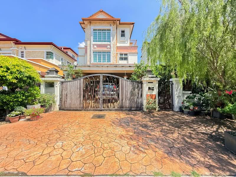 Bungalow House for Sale in Bandar Putra Permai (Seri Kembangan) - Fatin Ismail - Exterior - PropertyGuru.com.my