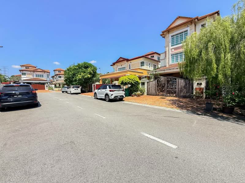 Bungalow House for Sale in Bandar Putra Permai (Seri Kembangan) - Fatin Ismail - Exterior - PropertyGuru.com.my