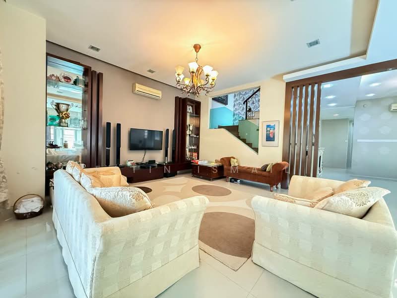 Bungalow House for Sale in Bandar Putra Permai (Seri Kembangan) - Fatin Ismail - Living Room - PropertyGuru.com.my