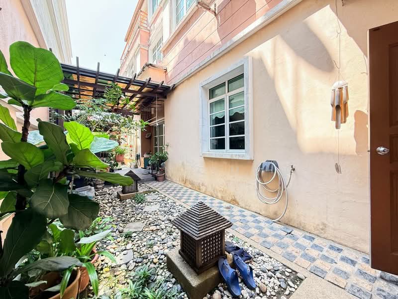 Bungalow House for Sale in Bandar Putra Permai (Seri Kembangan) - Fatin Ismail - Exterior - PropertyGuru.com.my