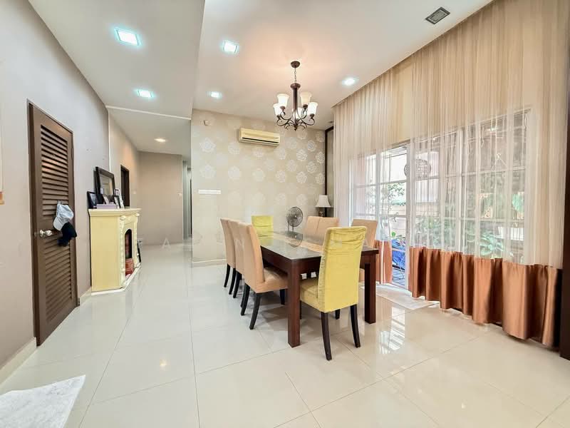 Bungalow House for Sale in Bandar Putra Permai (Seri Kembangan) - Fatin Ismail - Dining Room - PropertyGuru.com.my