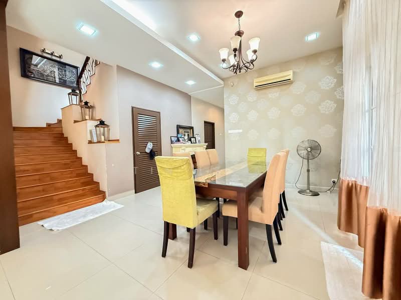 Bungalow House for Sale in Bandar Putra Permai (Seri Kembangan) - Fatin Ismail - Dining Room - PropertyGuru.com.my