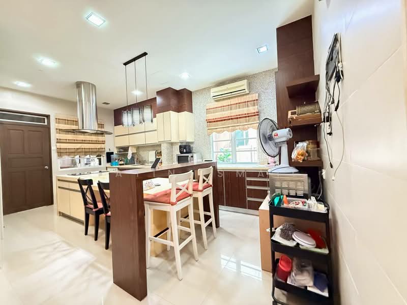 Bungalow House for Sale in Bandar Putra Permai (Seri Kembangan) - Fatin Ismail - Kitchen - PropertyGuru.com.my