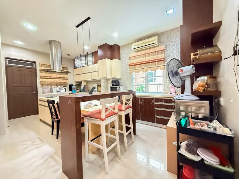 Bungalow House for Sale in Bandar Putra Permai (Seri Kembangan) - Fatin Ismail - Kitchen - PropertyGuru.com.my