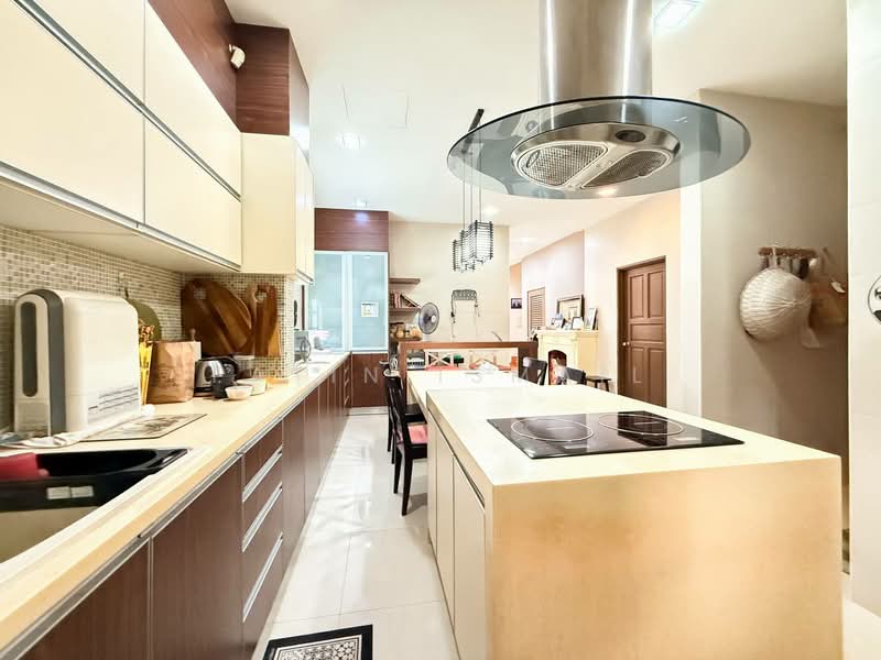 Bungalow House for Sale in Bandar Putra Permai (Seri Kembangan) - Fatin Ismail - Kitchen - PropertyGuru.com.my