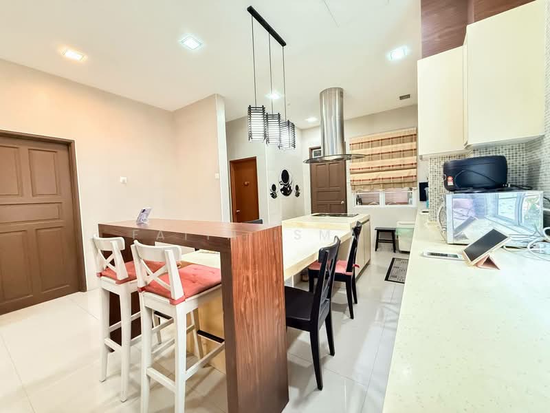 Bungalow House for Sale in Bandar Putra Permai (Seri Kembangan) - Fatin Ismail - Kitchen - PropertyGuru.com.my