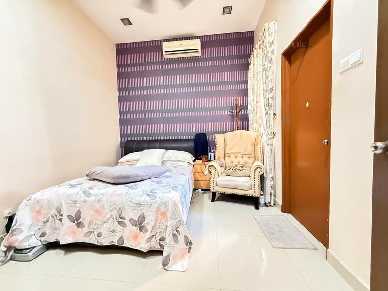 Bungalow House for Sale in Bandar Putra Permai (Seri Kembangan) - Fatin Ismail - Bedroom - PropertyGuru.com.my