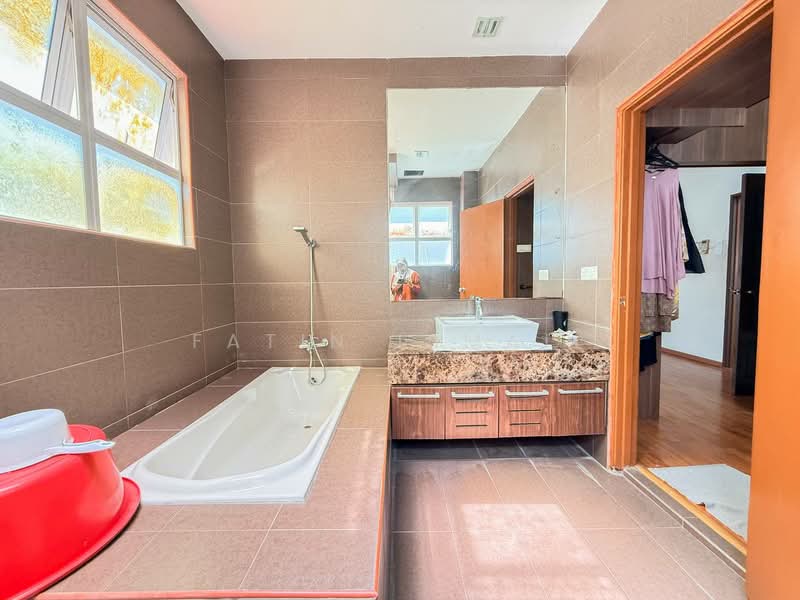 Bungalow House for Sale in Bandar Putra Permai (Seri Kembangan) - Fatin Ismail - Bathroom - PropertyGuru.com.my