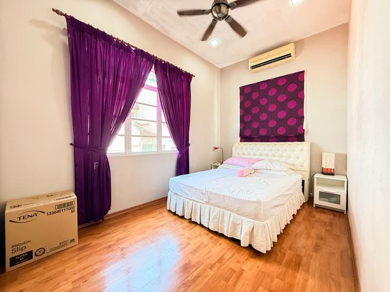 Bungalow House for Sale in Bandar Putra Permai (Seri Kembangan) - Fatin Ismail - Bedroom - PropertyGuru.com.my