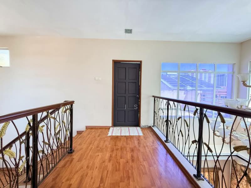 Bungalow House for Sale in Bandar Putra Permai (Seri Kembangan) - Fatin Ismail - Corridor - PropertyGuru.com.my