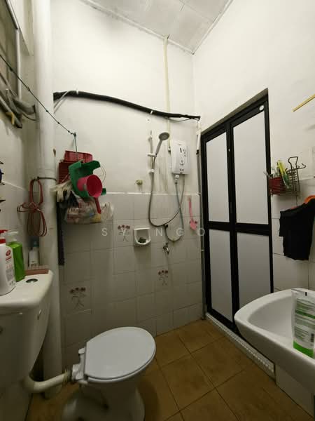 Rumah Teres 2-Tingkat untuk Dijual di Taman Muhibbah (Kulai) - SY Ngo - Bathroom - PropertyGuru.com.my
