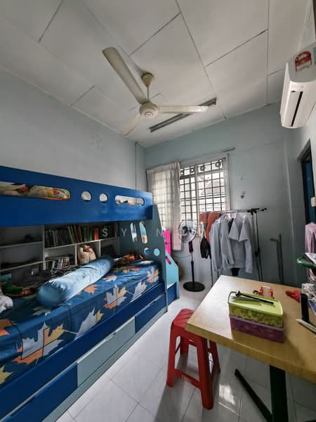 Rumah Teres 2-Tingkat untuk Dijual di Taman Muhibbah (Kulai) - SY Ngo - Bedroom - PropertyGuru.com.my