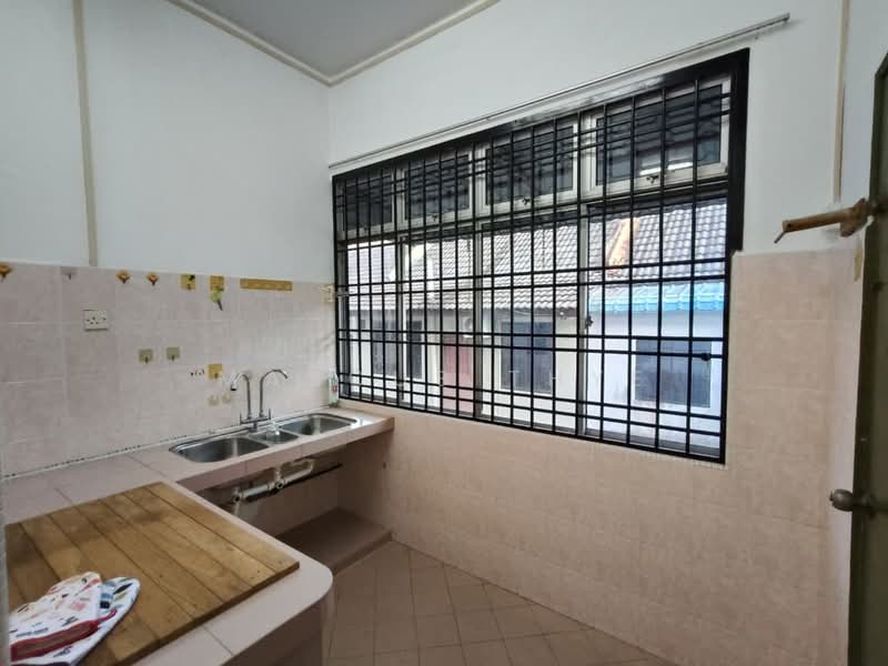 Rumah Teres 2.5-Tingkat untuk Dijual di Taman Pulai Utama (Skudai) - Marcus Thye - Kitchen - PropertyGuru.com.my