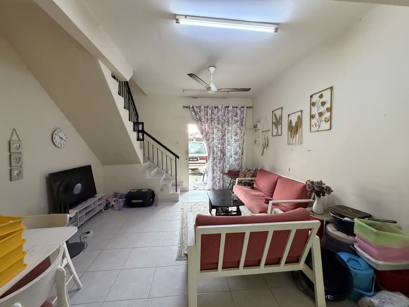 2-storey Terraced House for Sale in Taman Bestari Indah (Ulu Tiram) - Lifen . - Living Room - PropertyGuru.com.my