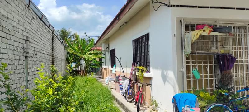 Rumah Teres 1-Tingkat untuk Dijual di Taman Kuala Selangor Utama (Kuala Selangor) - Alavian Ramasamy - Exterior - PropertyGuru.com.my