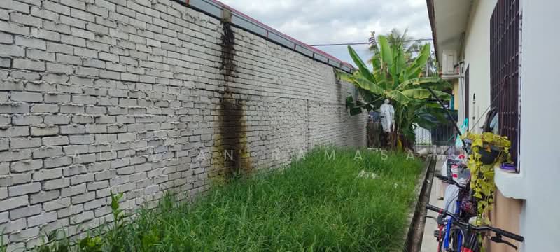 Rumah Teres 1-Tingkat untuk Dijual di Taman Kuala Selangor Utama (Kuala Selangor) - Alavian Ramasamy - Exterior - PropertyGuru.com.my