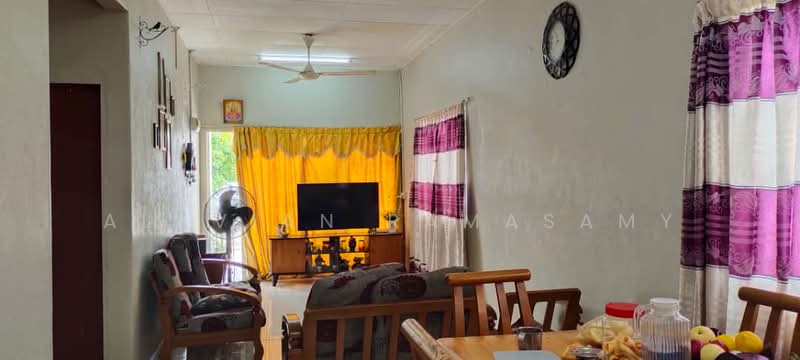 Rumah Teres 1-Tingkat untuk Dijual di Taman Kuala Selangor Utama (Kuala Selangor) - Alavian Ramasamy - Living Room - PropertyGuru.com.my