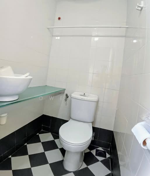 Kediaman Servis untuk Dijual di The Embassy (Bangunan Duta Impian) - Owen Tan - Bathroom - PropertyGuru.com.my