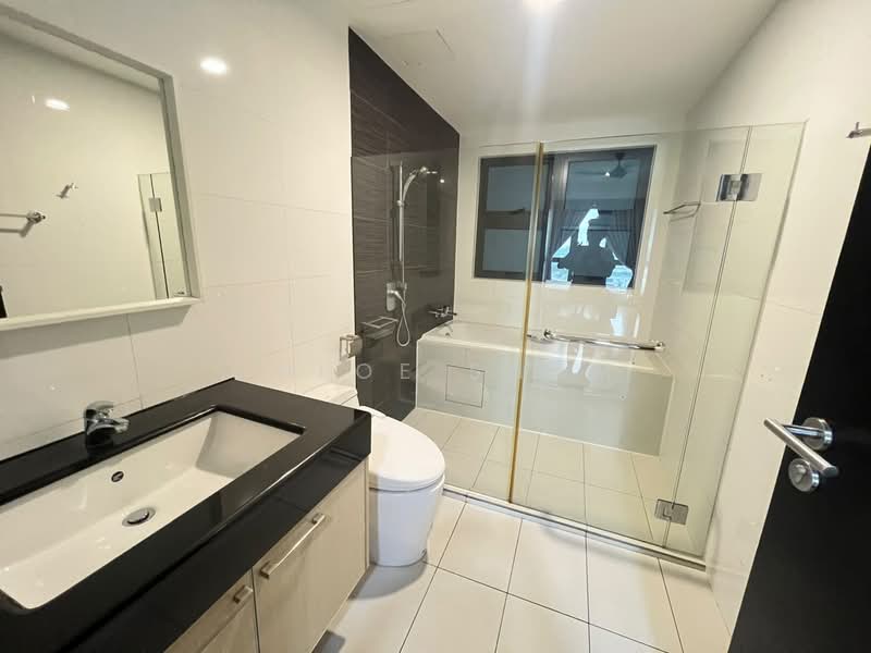 Pangsapuri untuk Disewa di Molek Pine 4 - Chloe Shum - Bathroom - PropertyGuru.com.my