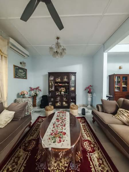Bungalow House for Sale in Alor Akar (Kuantan) - Idham Che'Ali - Living Room - PropertyGuru.com.my