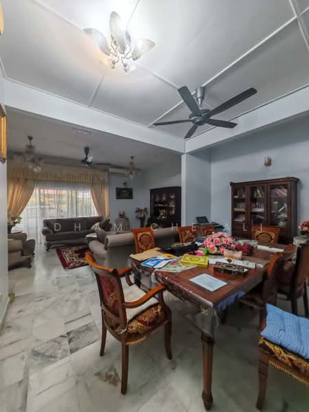 Bungalow House for Sale in Alor Akar (Kuantan) - Idham Che'Ali - Living Room - PropertyGuru.com.my