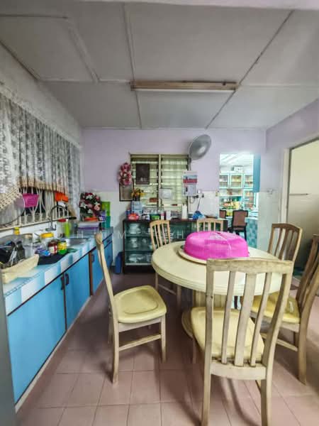 Bungalow House for Sale in Alor Akar (Kuantan) - Idham Che'Ali - Kitchen - PropertyGuru.com.my