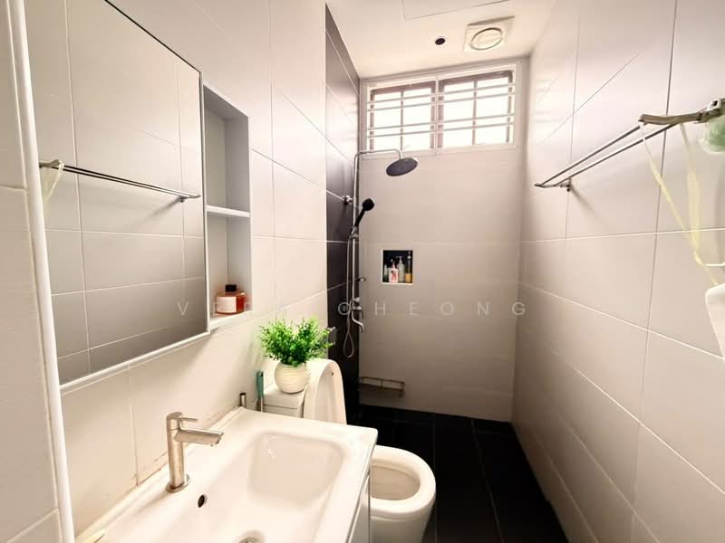 1-storey Terraced House for Sale in Taman Molek (Johor Bahru) - Vera Cheong - Bathroom - PropertyGuru.com.my