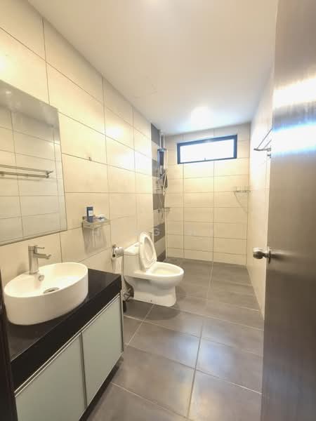 Kediaman Servis untuk Disewa di Molek Regency - Heng Hy - Bathroom - PropertyGuru.com.my