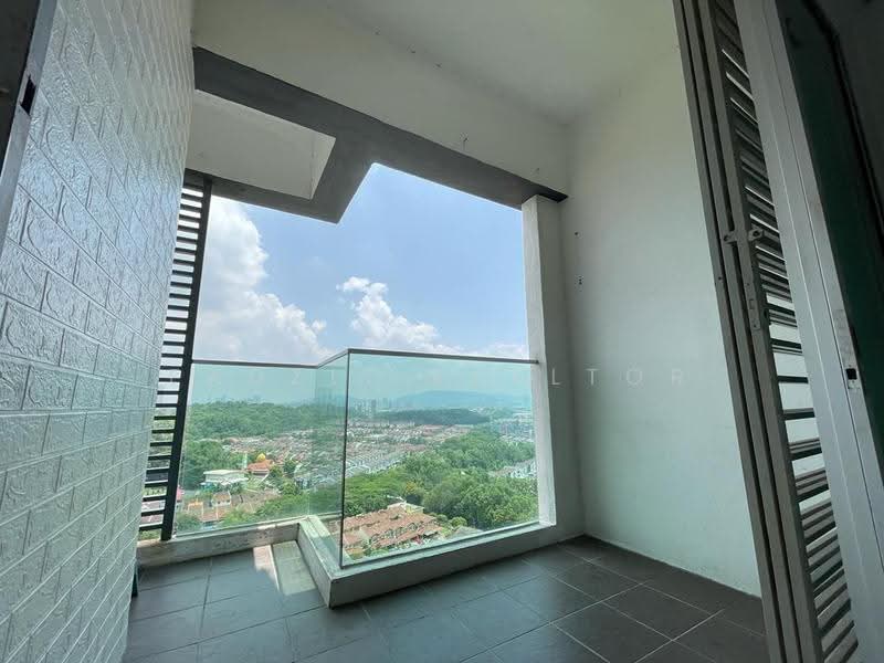 Kediaman Servis untuk Dijual di Silk Residence - Fadzli Realtor - Balcony - PropertyGuru.com.my
