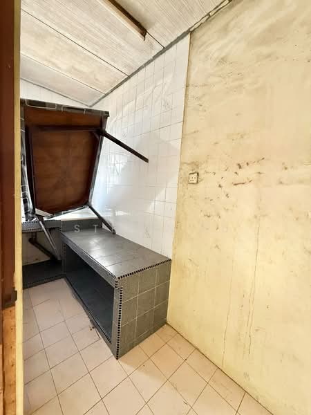 1-storey Terraced House for Sale in Permas Jaya (Johor) - Stefan Yu - Kitchen - PropertyGuru.com.my