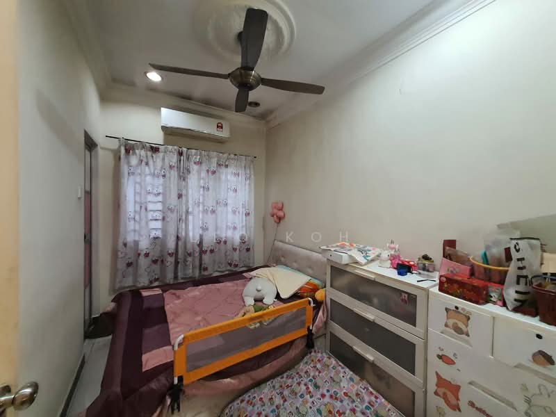 2-storey Terraced House for Sale in Bandar Putra Permai (Seri Kembangan) - Leo Koh - Bedroom - PropertyGuru.com.my