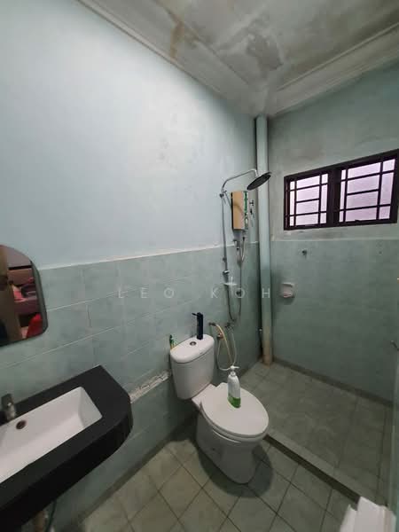 2-storey Terraced House for Sale in Bandar Putra Permai (Seri Kembangan) - Leo Koh - Bathroom - PropertyGuru.com.my