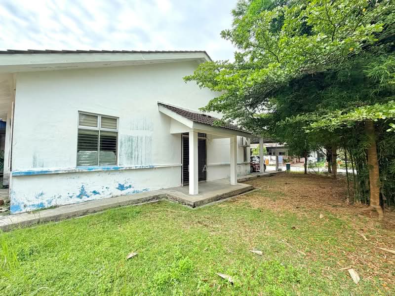 1-storey Terraced House for Sale in Jenjarom (Selangor) - Nur Alia Omar - Exterior - PropertyGuru.com.my