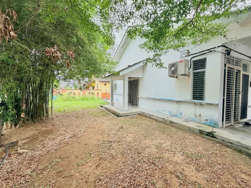 1-storey Terraced House for Sale in Jenjarom (Selangor) - Nur Alia Omar - Exterior - PropertyGuru.com.my