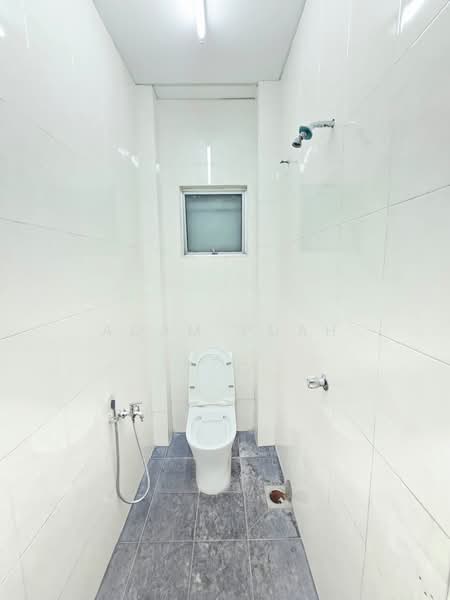 Semi-D Factory for Rent in Taman Perindustrian Taming Jaya (Balakong) - Adam Puah - Bathroom - PropertyGuru.com.my