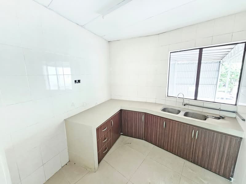 Semi-D Factory for Rent in Taman Perindustrian Taming Jaya (Balakong) - Adam Puah - Kitchen - PropertyGuru.com.my