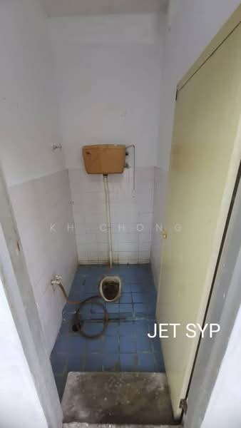 Kilang Teres untuk Dijual di Taman Selat Damai (Pelabuhan Klang) - KH Chong - Bathroom - PropertyGuru.com.my