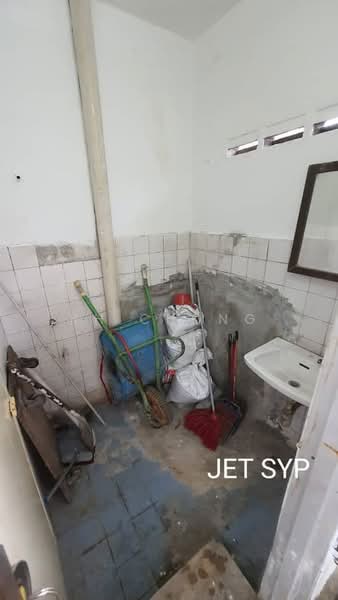 Kilang Teres untuk Dijual di Taman Selat Damai (Pelabuhan Klang) - KH Chong - Bathroom - PropertyGuru.com.my
