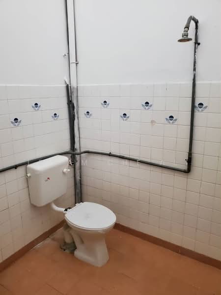 1-storey Terraced House for Sale in Seri Teruntum (Kuantan) - Idham Che'Ali - Bathroom - PropertyGuru.com.my