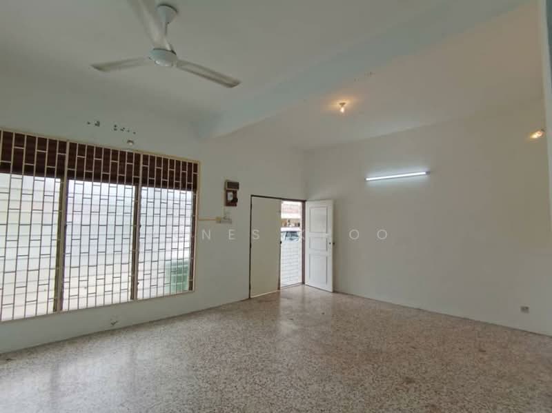 Rumah Teres 2-Tingkat untuk Dijual di Taman Lip Sin (Sungai Dua) - Agnes Khoo - Living Room - PropertyGuru.com.my