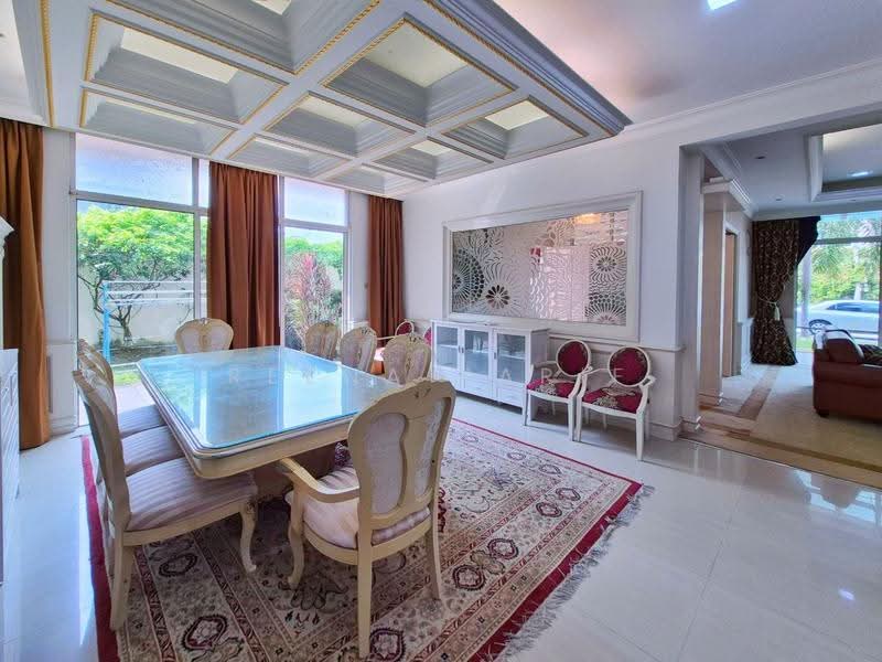 Semi-Detached House for Sale in Corner Lot Double Storey Semi D Shah Alam (Shah Alam) - Reena Sarif - Dining Room - PropertyGuru.com.my
