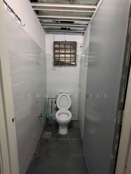 Factory for Sale in Batu Caves (Selangor) - Jennifer Tee - Bathroom - PropertyGuru.com.my