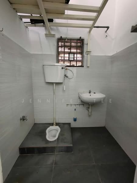 Factory for Sale in Batu Caves (Selangor) - Jennifer Tee - Bathroom - PropertyGuru.com.my