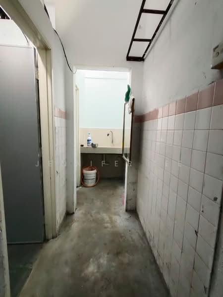 Factory for Sale in Batu Caves (Selangor) - Jennifer Tee - Corridor - PropertyGuru.com.my