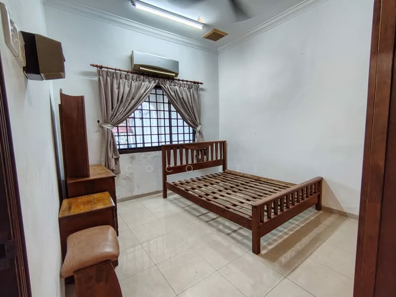 Rumah Teres 1-Tingkat untuk Dijual di Taman Johor Jaya (Johor Bahru) - Coco Lee - Bedroom - PropertyGuru.com.my