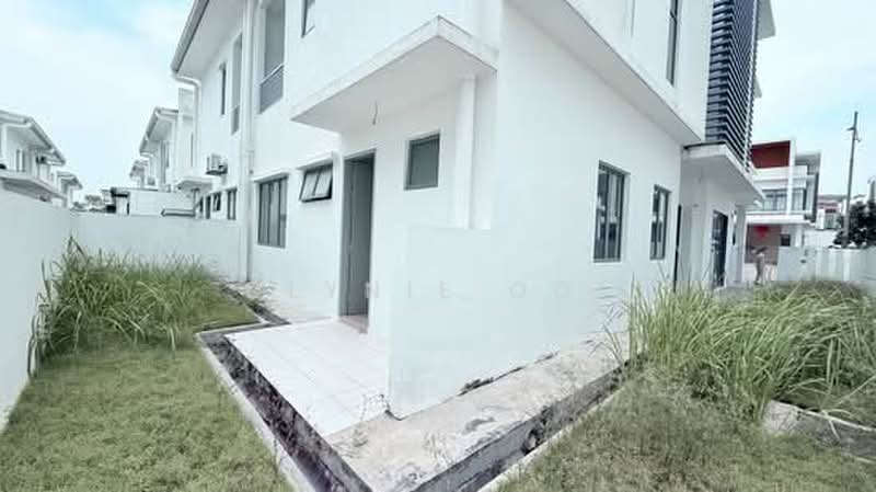 Rumah Berkembar untuk Dijual di Taman Semanja (Kajang) - Dlynie Ooi - Exterior - PropertyGuru.com.my
