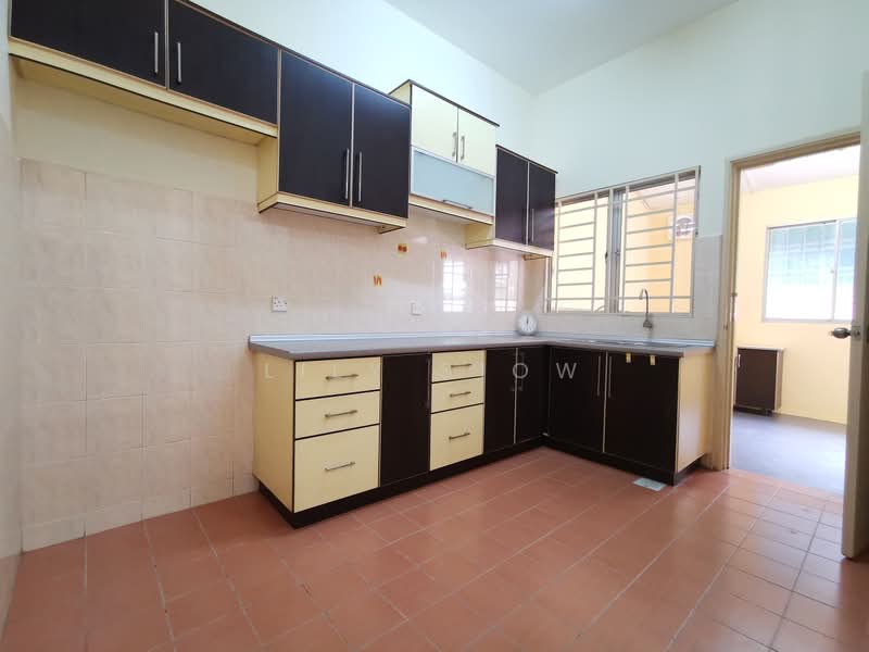 2-storey Terraced House for Sale in Bandar Putra Permai (Seri Kembangan) - Lily Siow - Kitchen - PropertyGuru.com.my