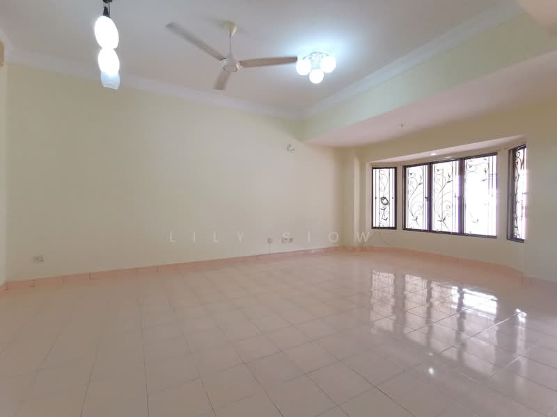 2-storey Terraced House for Sale in Bandar Putra Permai (Seri Kembangan) - Lily Siow - Living Room - PropertyGuru.com.my
