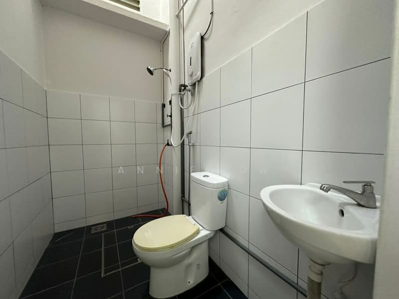 Rumah Teres 1-Tingkat untuk Disewa di Taman Pelangi (Johor Bahru) - Annie Low - Bathroom - PropertyGuru.com.my